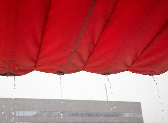 テント生地の日よけ・雨除け